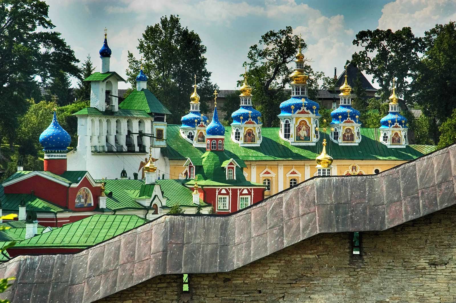 Печорская лавра псковская. Псково-Печерский монастырь Псковская область. Печоры Псковская область монастырь. Псково-Печёрский монастырь (г. Печоры). Печёрский монастырь в Пскове.